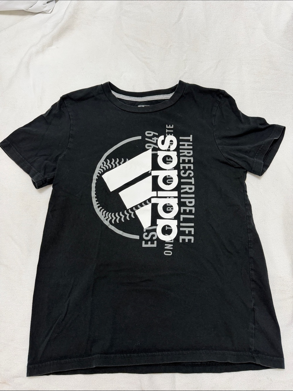 Adidas T-shirt size M